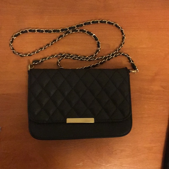black crossbody purse with gold chain